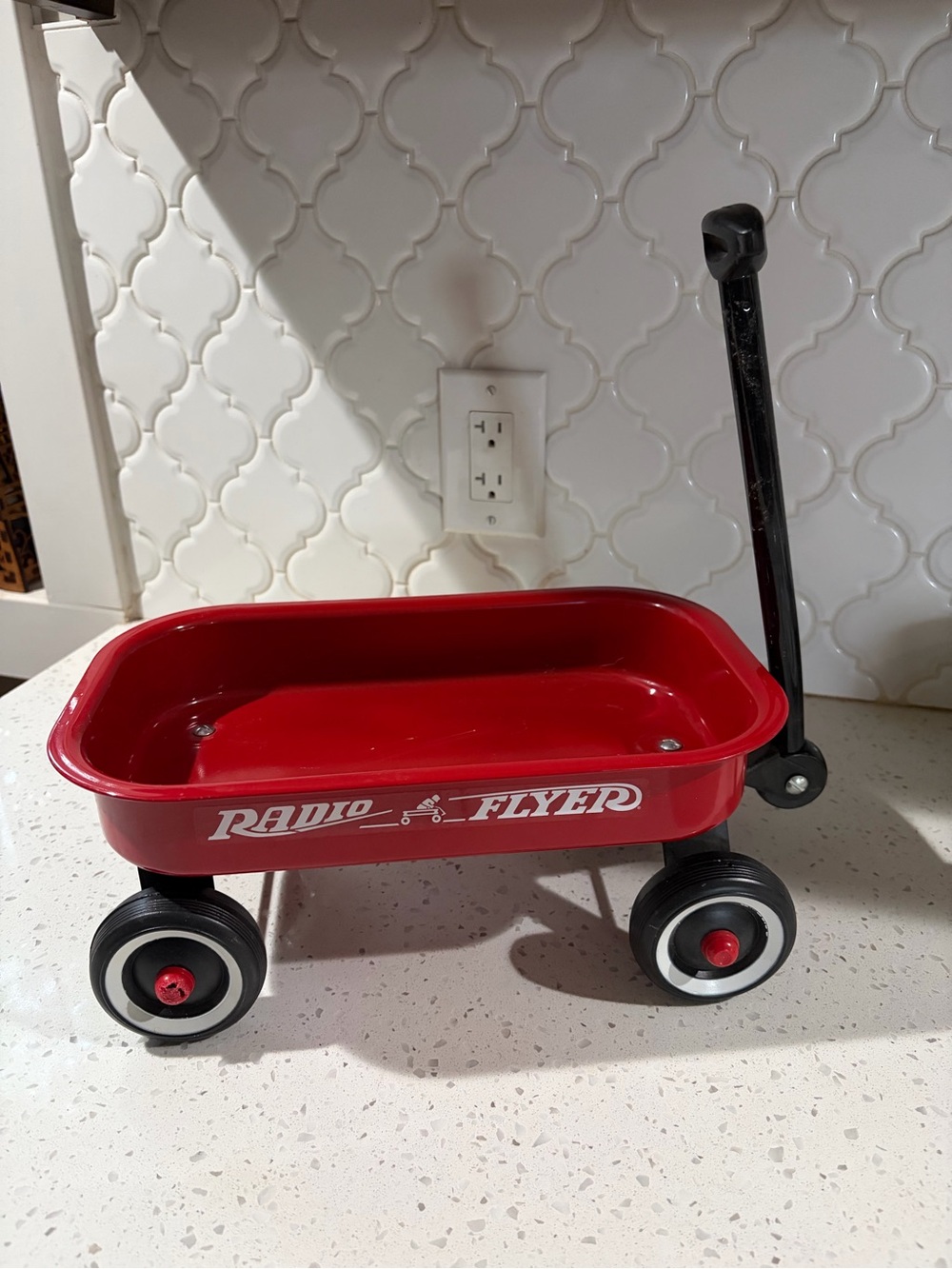 Radio Flyer Red Kids Pull Wagon with Handle